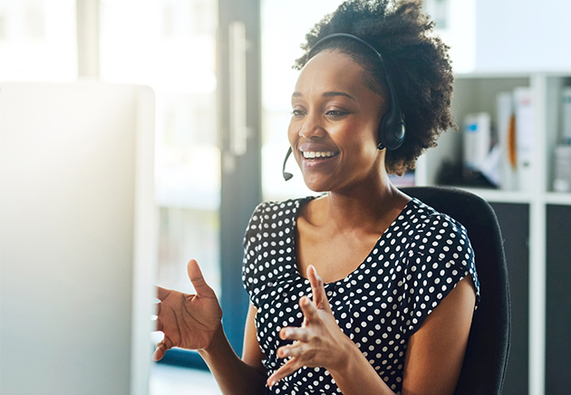 Une femme en séance de consultation virtuelle.