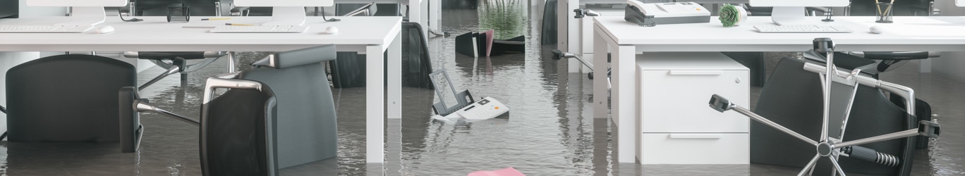 Bureau moderne inondé